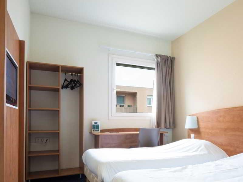Ibis Budget Bourgoin Jallieu Centre Exterior foto